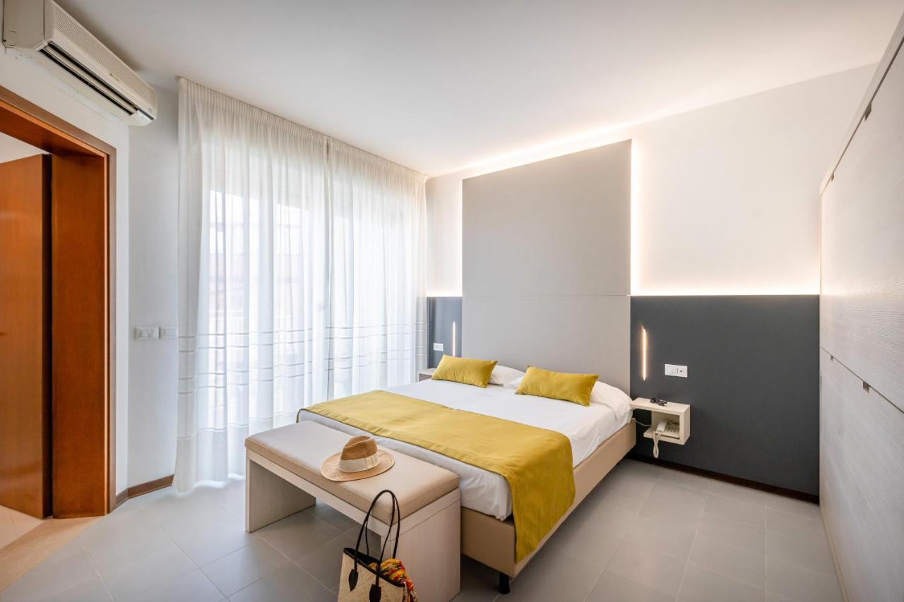 Hotel Marisa Каорле Екстериор снимка