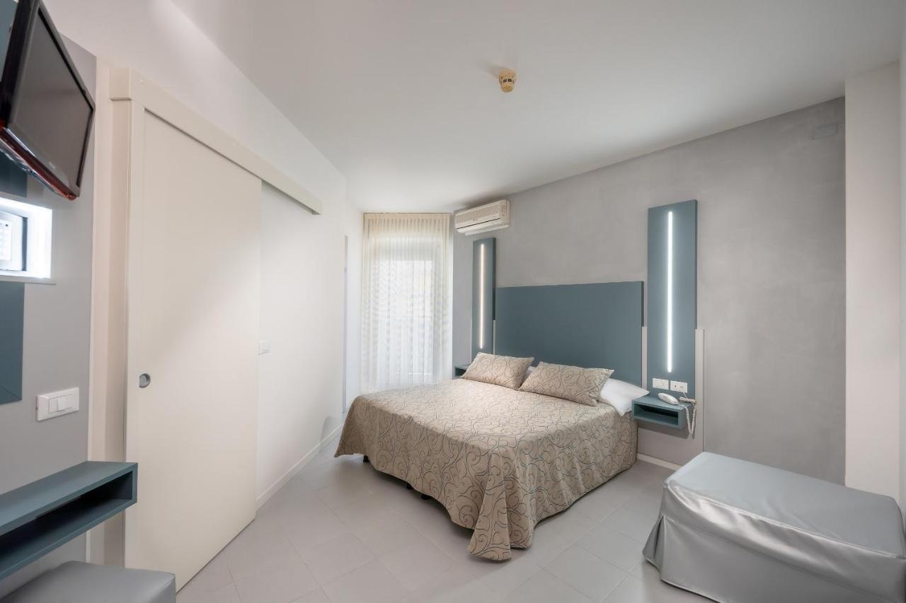 Hotel Marisa Каорле Екстериор снимка