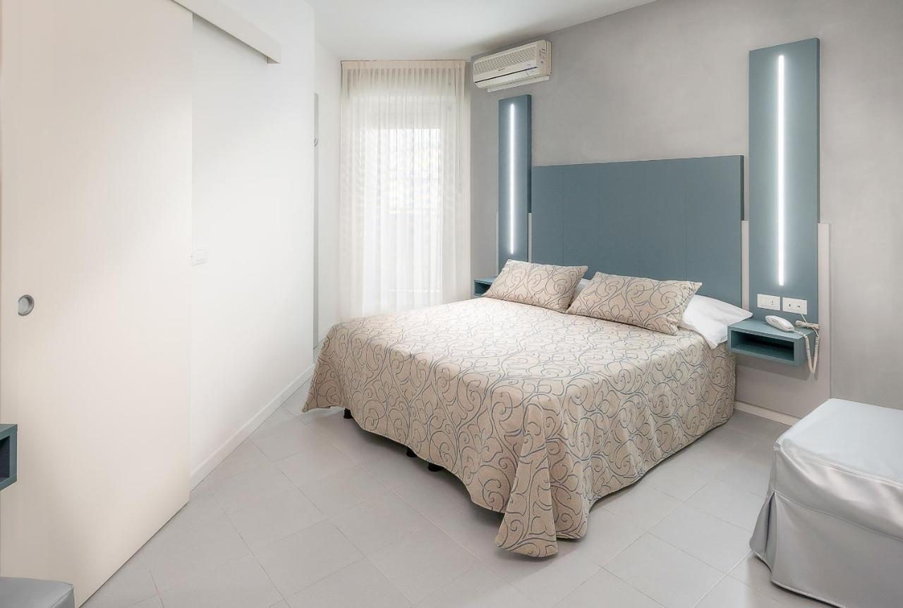 Hotel Marisa Каорле Екстериор снимка