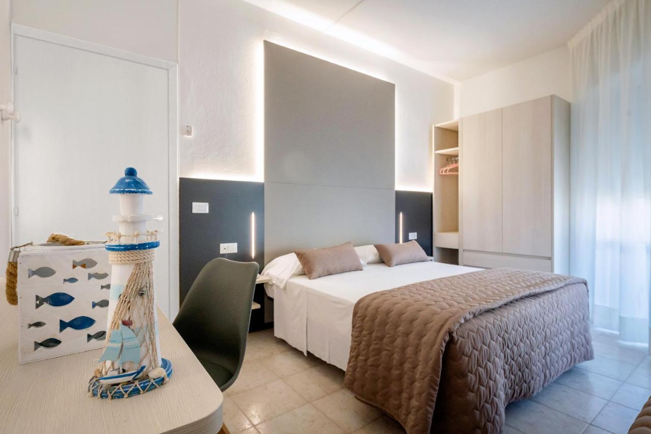 Hotel Marisa Каорле Екстериор снимка