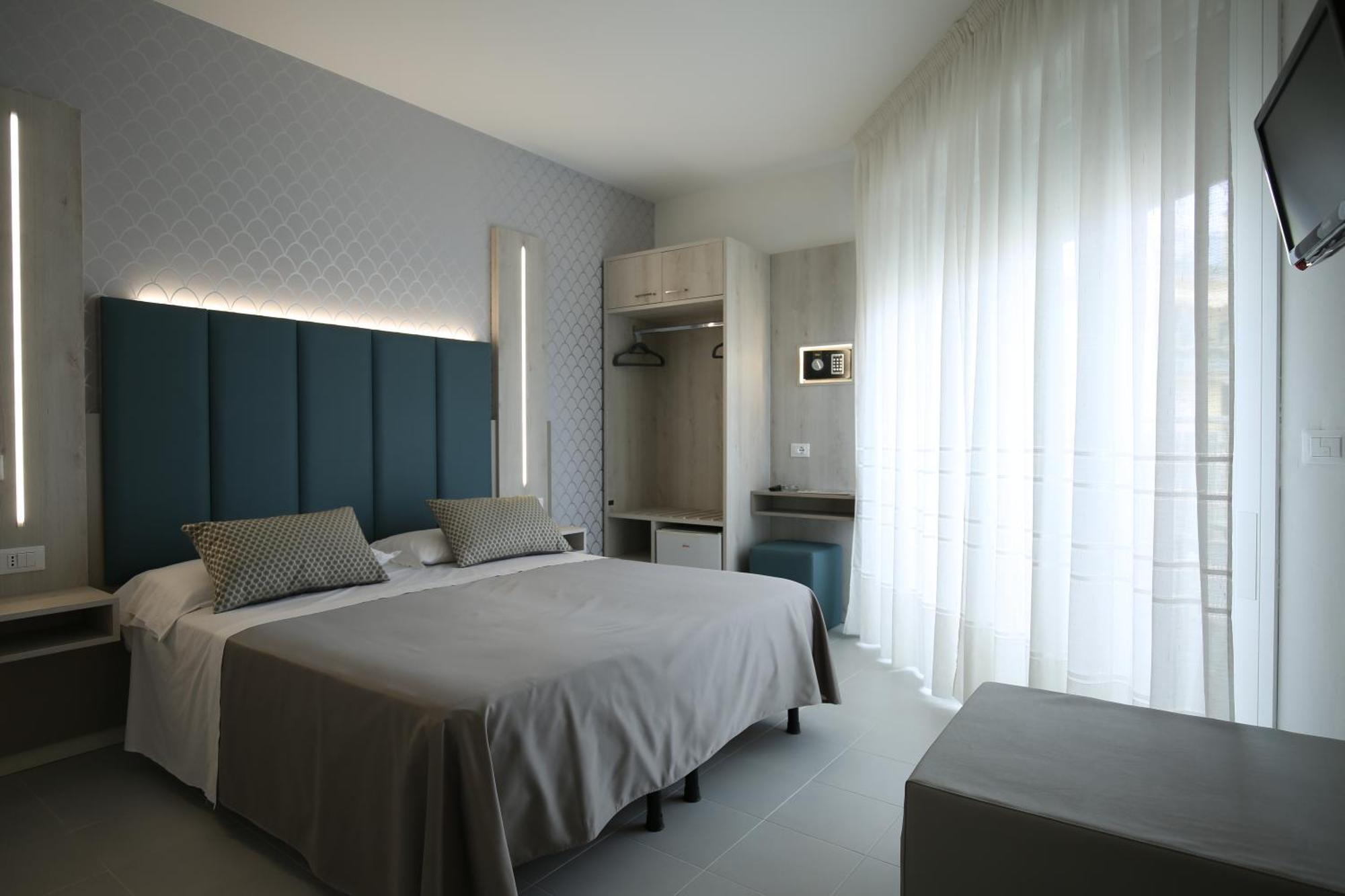 Hotel Marisa Каорле Екстериор снимка