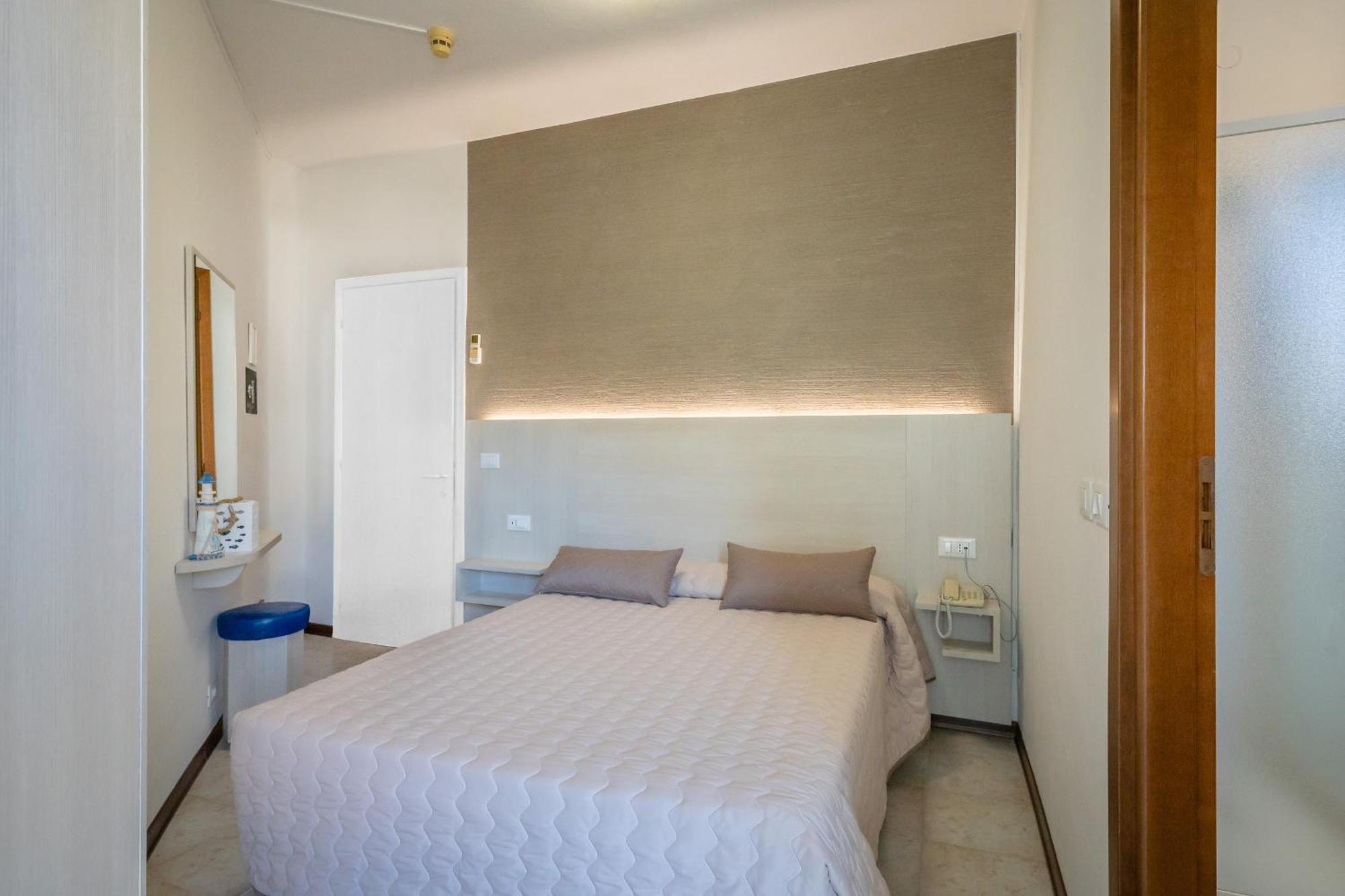 Hotel Marisa Каорле Екстериор снимка