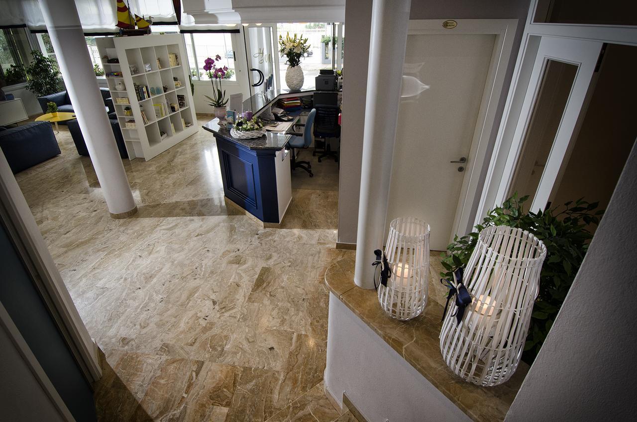 Hotel Marisa Каорле Екстериор снимка