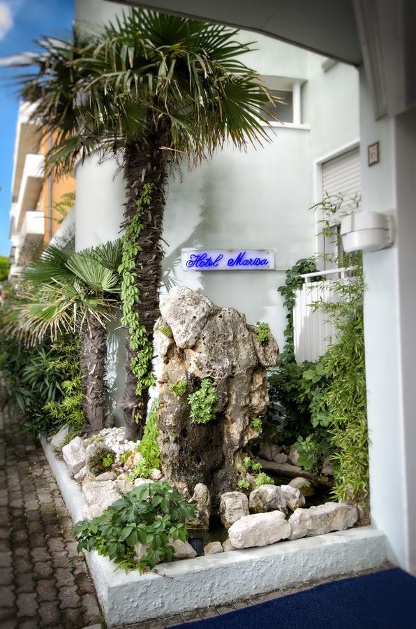 Hotel Marisa Каорле Екстериор снимка